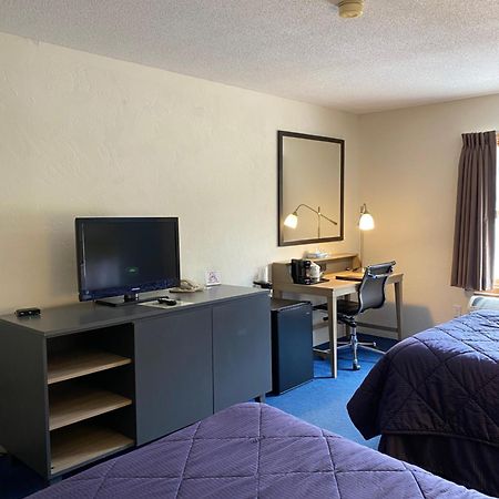 Pictured Rocks Inn And Suites Манисинг Екстериор снимка