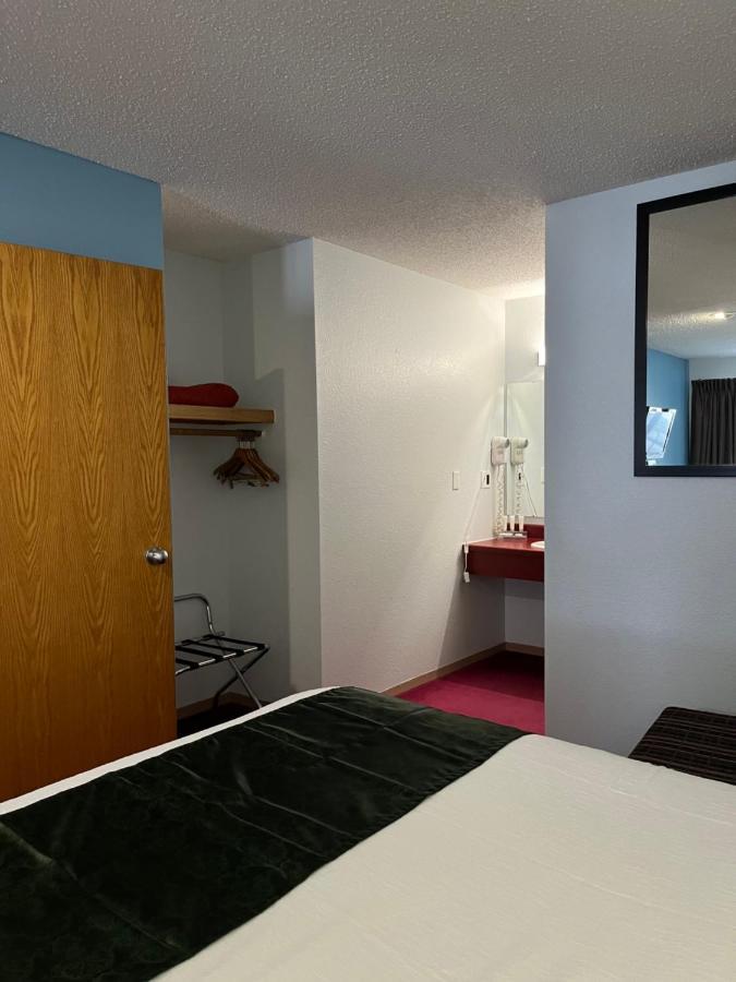 Pictured Rocks Inn And Suites Манисинг Екстериор снимка