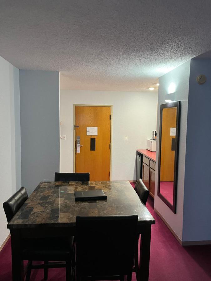 Pictured Rocks Inn And Suites Манисинг Екстериор снимка