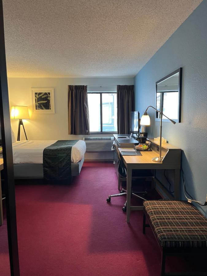Pictured Rocks Inn And Suites Манисинг Екстериор снимка