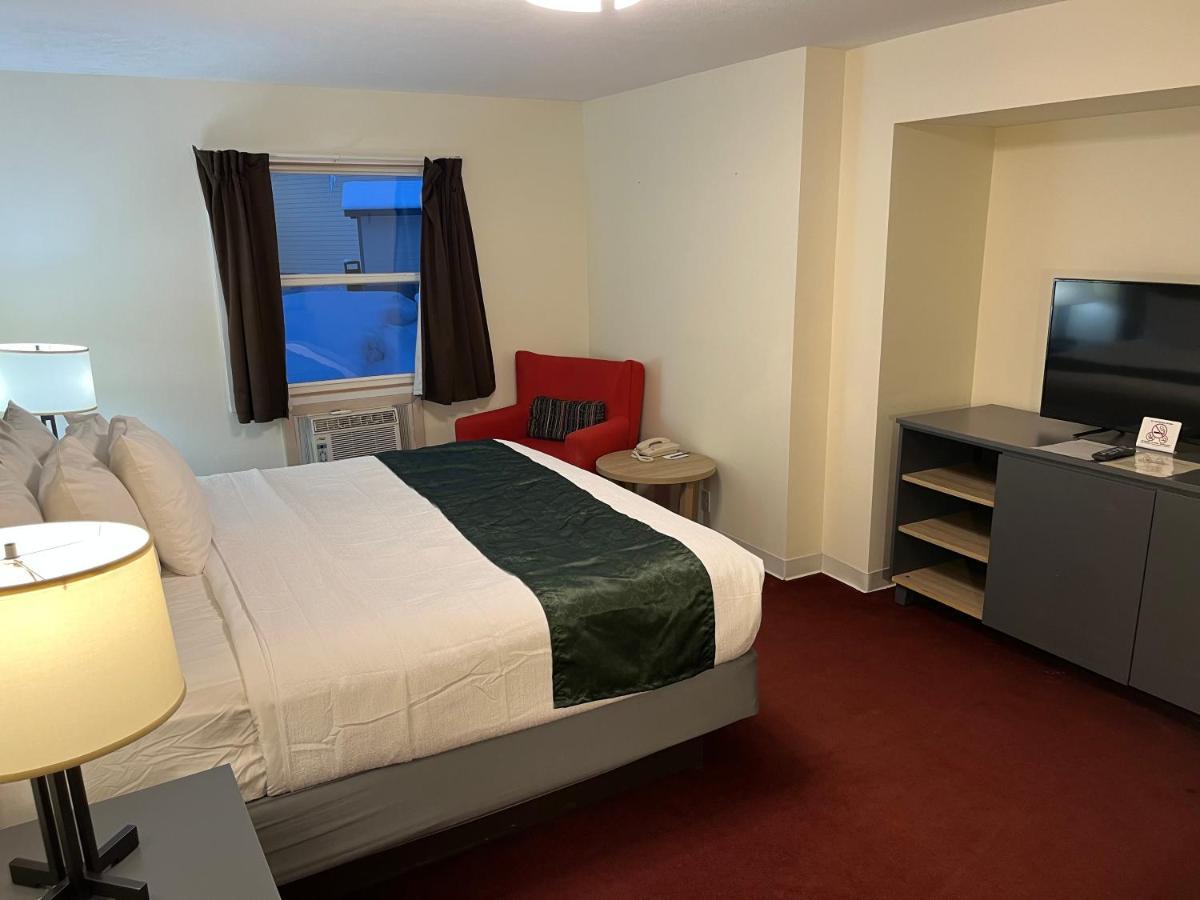 Pictured Rocks Inn And Suites Манисинг Екстериор снимка