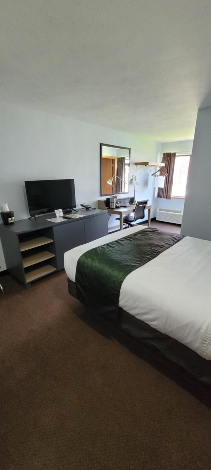 Pictured Rocks Inn And Suites Манисинг Екстериор снимка