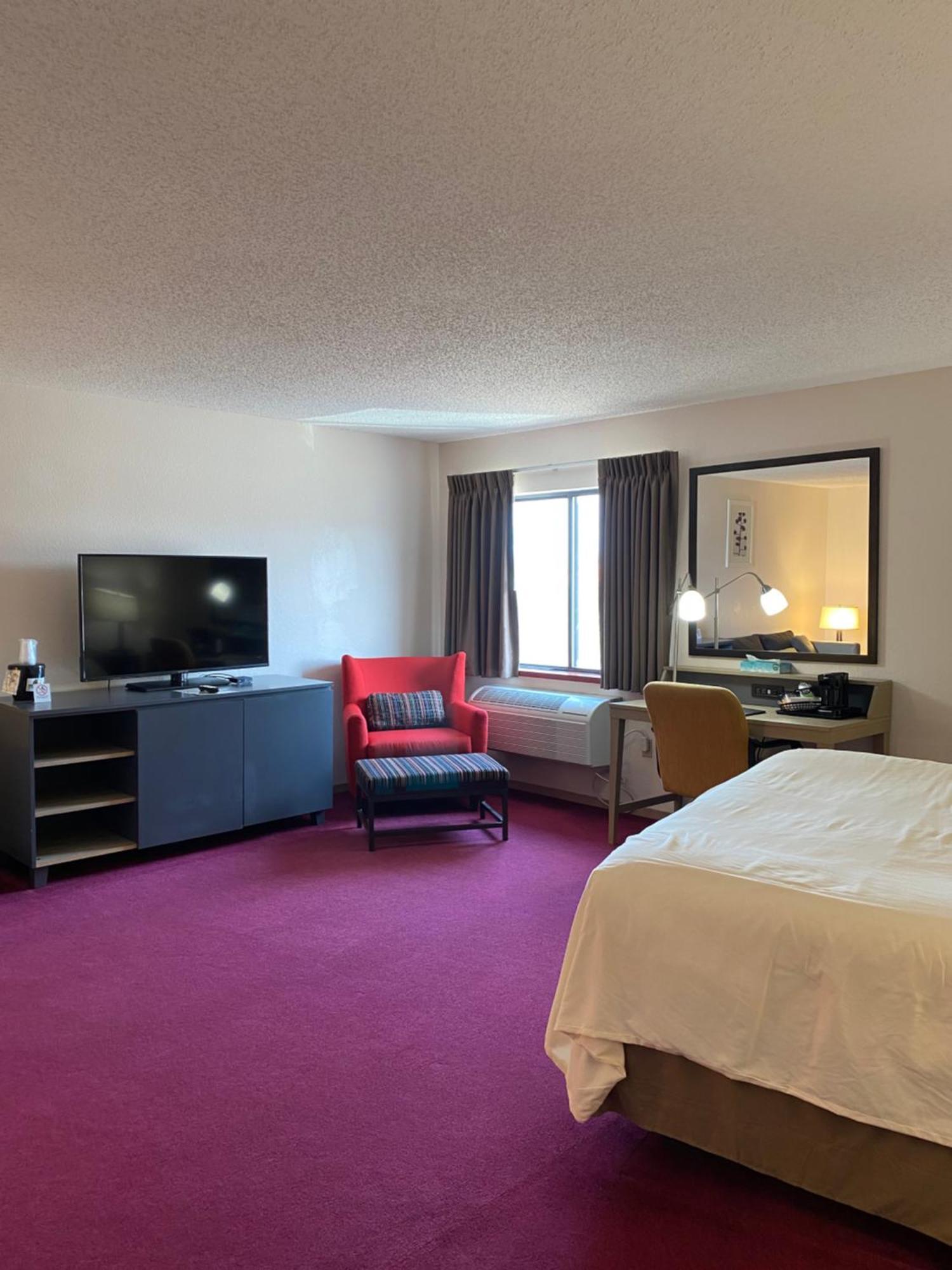 Pictured Rocks Inn And Suites Манисинг Екстериор снимка