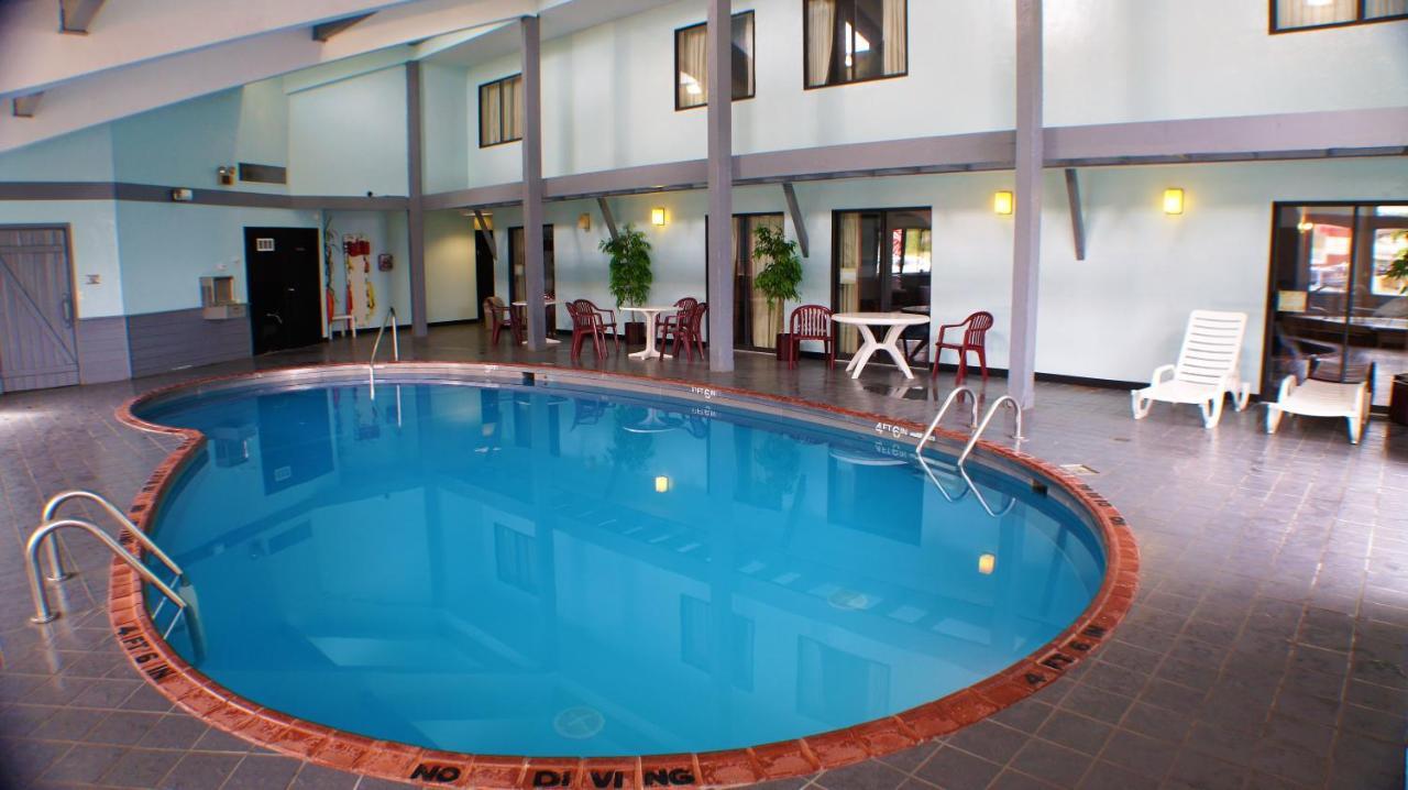 Pictured Rocks Inn And Suites Манисинг Екстериор снимка